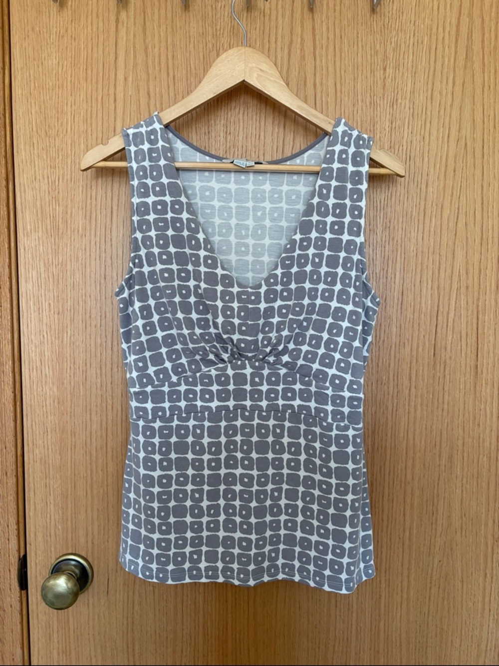 Boden Gray & White Patterned V-Neck Tank shell top size 12 geometric